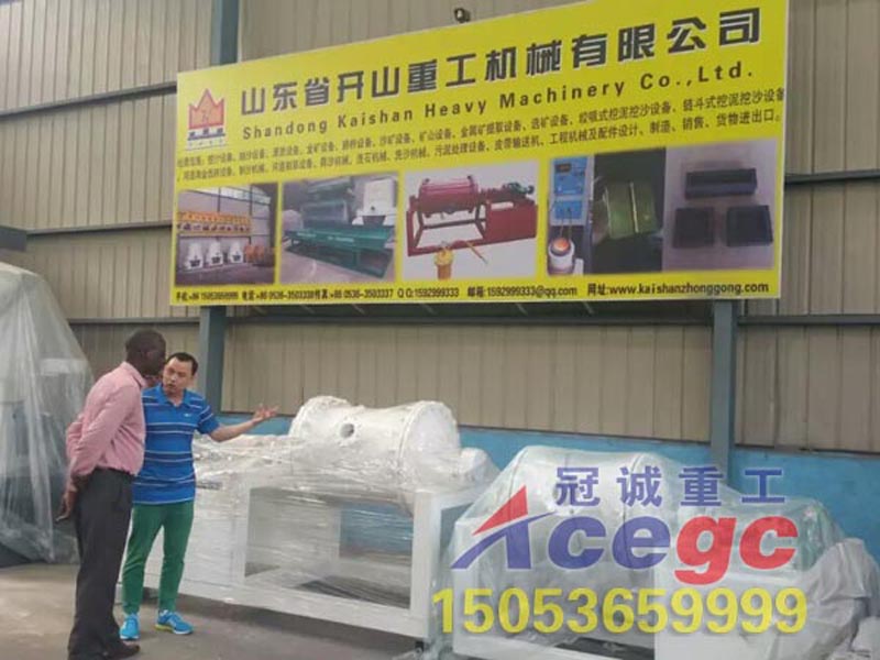 非洲客戶來公司考察混汞機(jī)